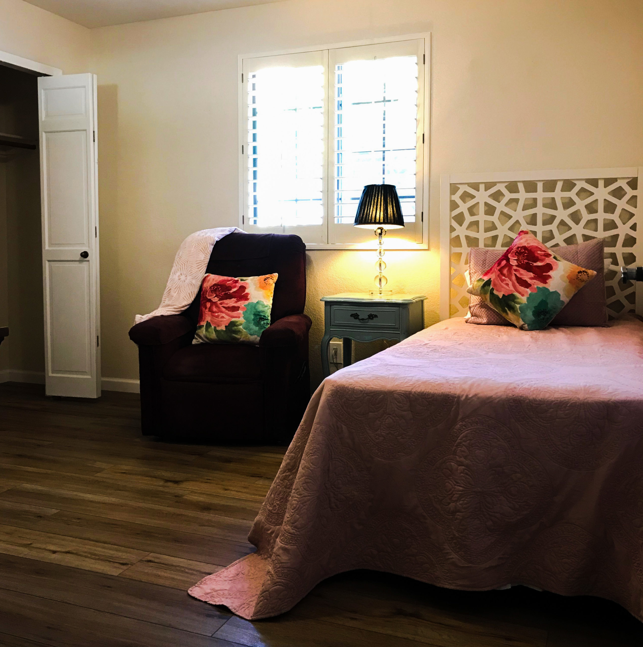 Private room with view of Lemon Tree